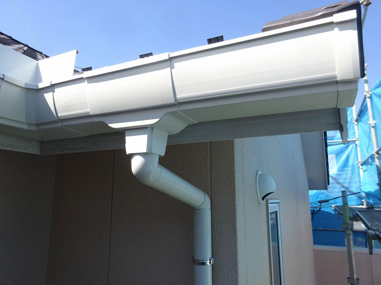 雨樋の破損や詰まりは放っておかずに早目のお手入れを! 雨樋の交換