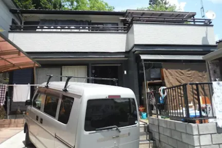 築２９年、『トヨタホーム(株)』さんの鉄骨ラーメン構造２階建ての洋風住宅です。  屋根は乾式コンクリート瓦(モニエル瓦　ホームステッド)  １５年前に一度塗装をされています。安芸高田市・Ｙ様サムネイル画像