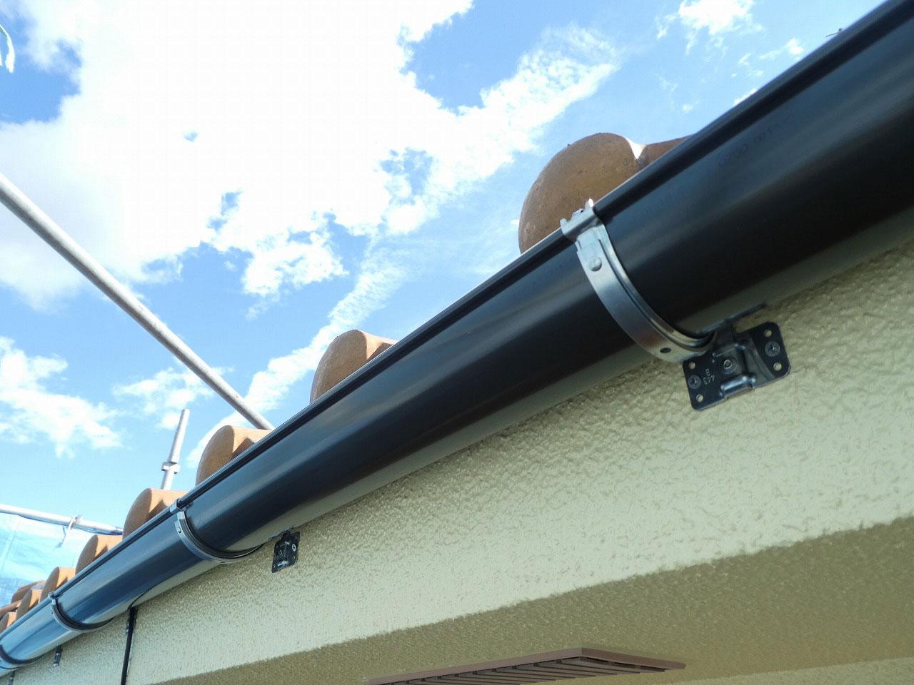 雨樋の破損や詰まりは放っておかずに早目のお手入れを! 雨樋の交換