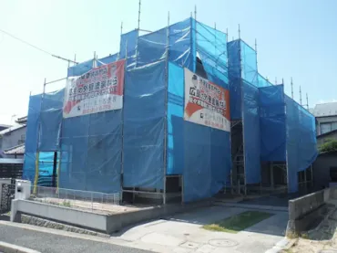 Ｋ様のお宅は築４０年、木造(在来工法)２階建ての和風住宅です。  屋根は陶器瓦(石州和型Ｊ型)  瓦の割れやずれもなく並びも整っています。　広島市安佐北区三入東・Ｋ様サムネイル画像