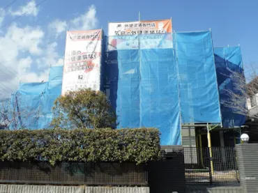 築３４年、『積水ハウス(株)』さんの軽量鋼ピン接合フレーム構造２階建ての洋風住宅です。  屋根は乾式コンクリート(クボタ　パラシェイク)  これまで２回の塗装歴があり直近の塗装は９年前で弊社で工事をさせていただいています。 広島市安佐北区三入東・Ｎ様邸サムネイル画像