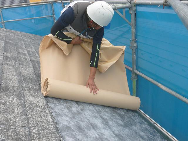 屋根の上にルーフィングと新しい屋根材をかぶせる工法 屋根カバー工法