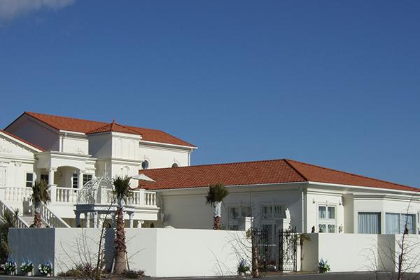 屋根の上にルーフィングと新しい屋根材をかぶせる工法 屋根カバー工法