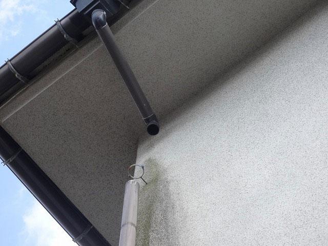 雨樋の破損や詰まりは放っておかずに早目のお手入れを! 雨樋の交換