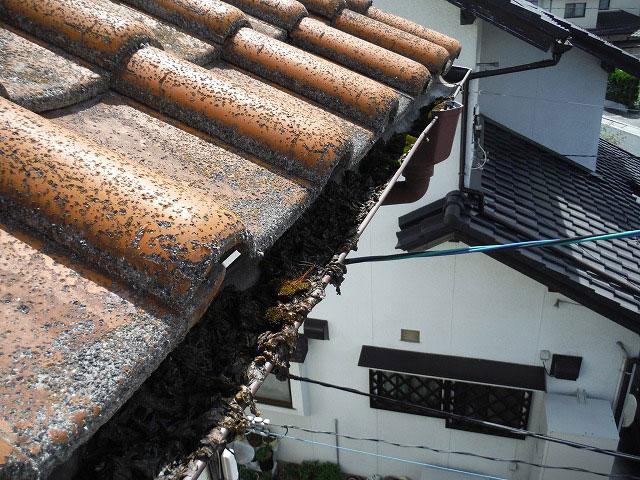 雨樋の破損や詰まりは放っておかずに早目のお手入れを! 雨樋の交換