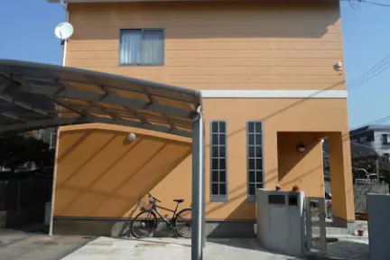 築２８年、木造(在来工法)２階建ての洋風住宅です。 屋根はスレート瓦(クボタ　ニューコロニアル)　広島市安佐南区八木３丁目・Ｏ様サムネイル画像