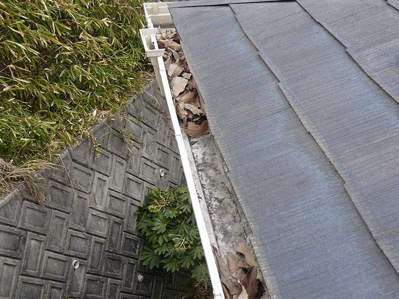 雨樋の破損や詰まりは放っておかずに早目のお手入れを! 雨樋の交換