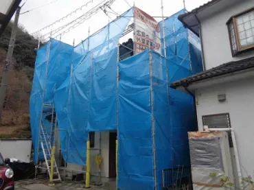 築３２年、木造(在来工法)２階建ての洋風住宅です。  屋根は乾式コンクリート瓦(クボタ　パラマウント)です。 広島市安佐北区可部東・Ｔ様邸サムネイル画像